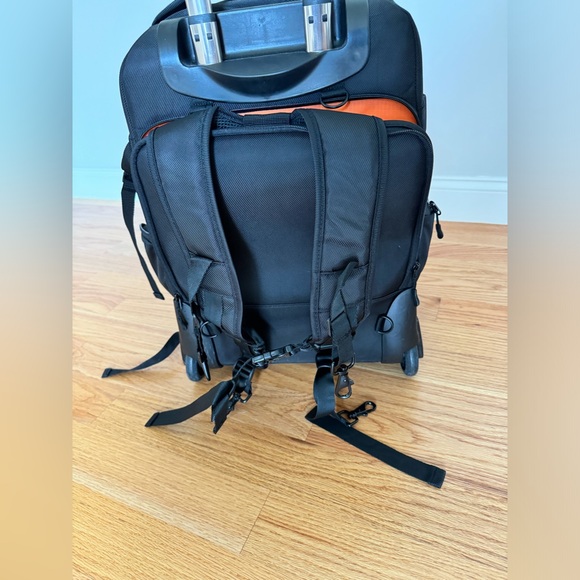 Amazon Basics Camera Bag - Picture 4 of 6